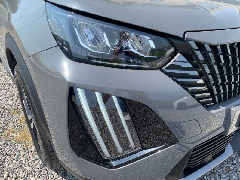 
								Peugeot 2008 full									