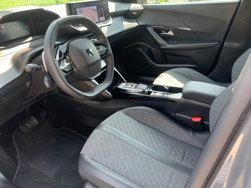 
								Peugeot 2008 full									
