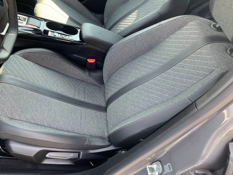 
								Peugeot 2008 full									