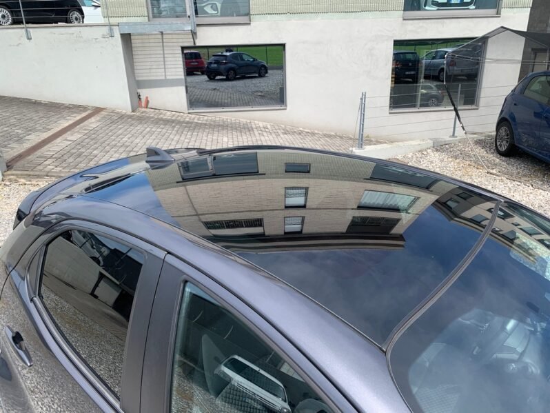 
								YARIS HYBRID full									