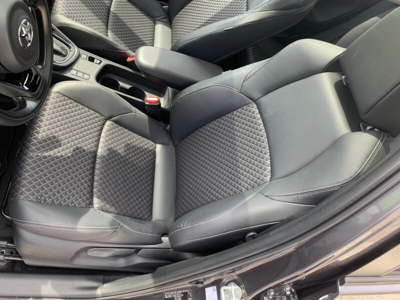 
								YARIS HYBRID full									