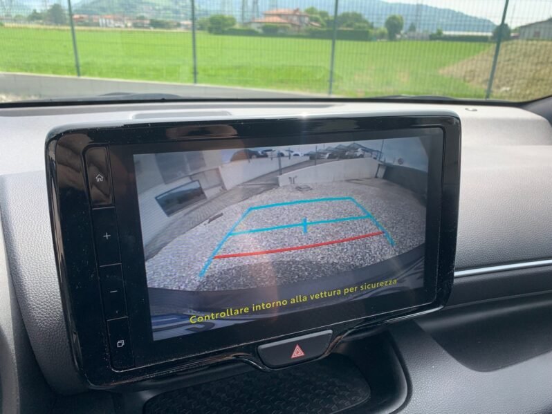 
								YARIS HYBRID full									