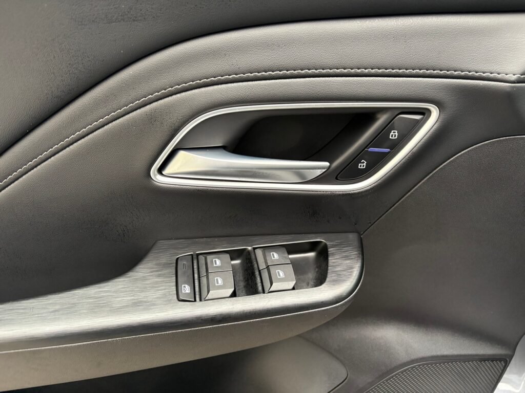 mg zs 2025 grey_bergamo_10