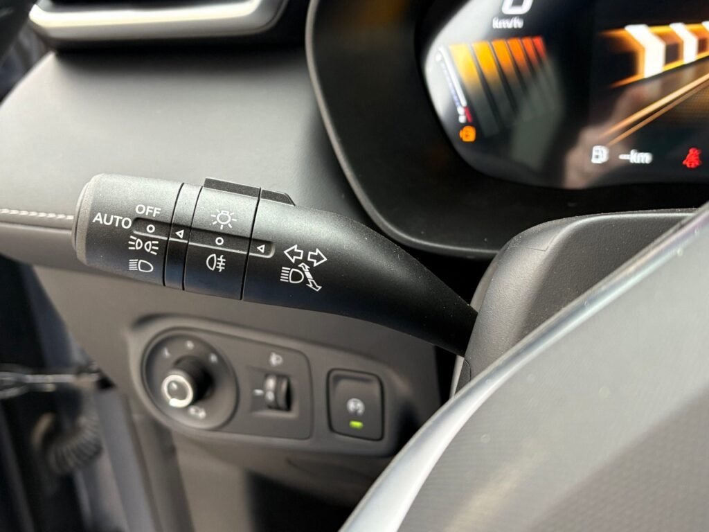 mg zs 2025 grey_bergamo_11