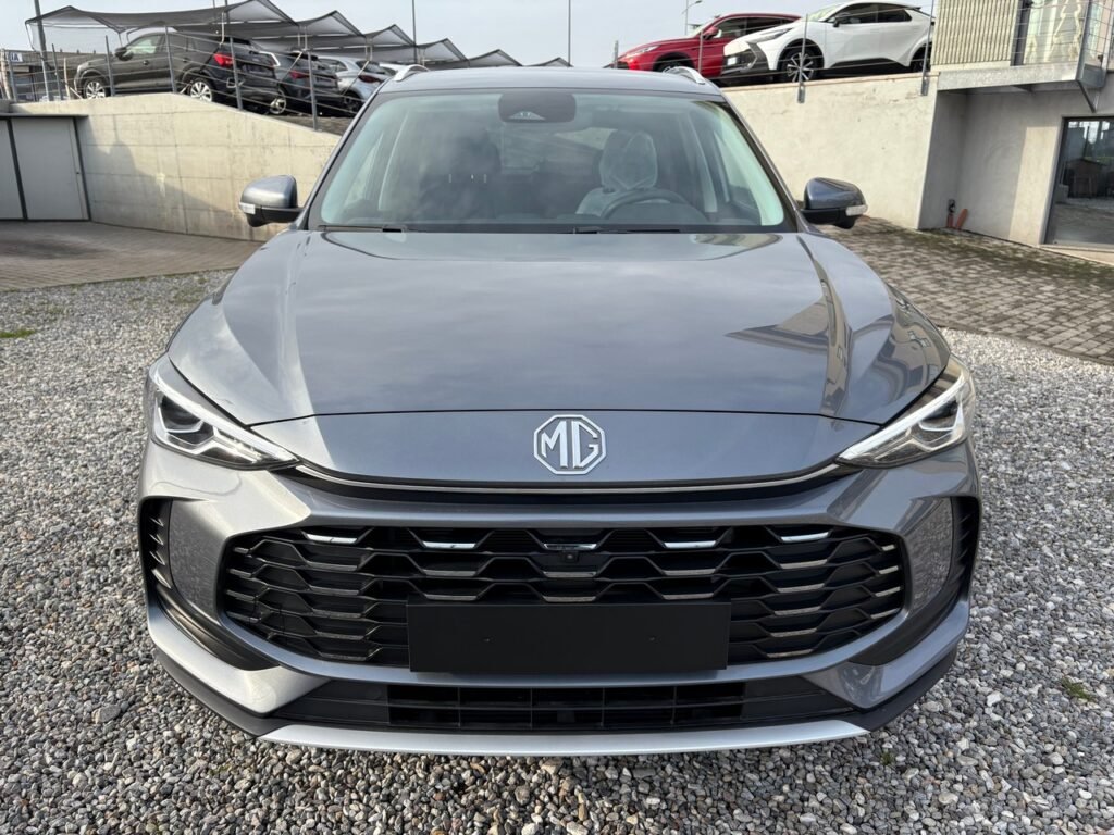 mg zs 2025 grey_bergamo_17